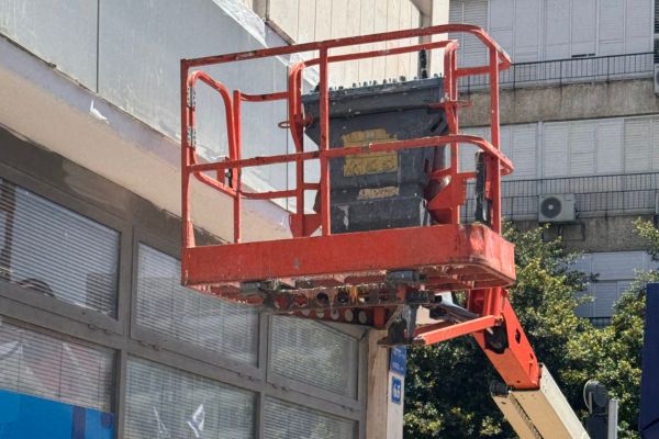 מנוף סל לשיפוץ בניין